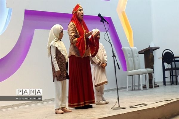 جشن انقلاب در آموزش و پرورش شهرستان ابرکوه