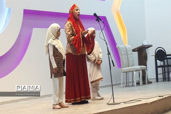 جشن انقلاب در آموزش و پرورش شهرستان ابرکوه