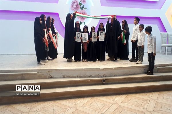 جشن انقلاب در آموزش و پرورش شهرستان ابرکوه