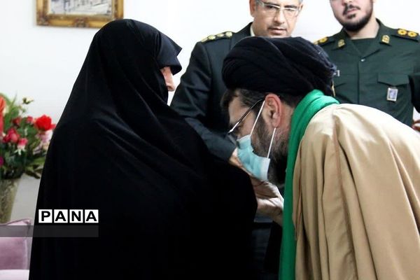 تقدیر از خانواده شهدا در فشافویه