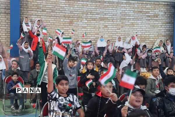 جشن باشکوه دهه فجر و تقدیر از دانش‌آموزان نمونه در شهرستان پیشوا