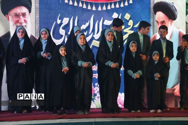 جشن باشکوه دهه فجر و تقدیر از دانش‌آموزان نمونه در شهرستان پیشوا