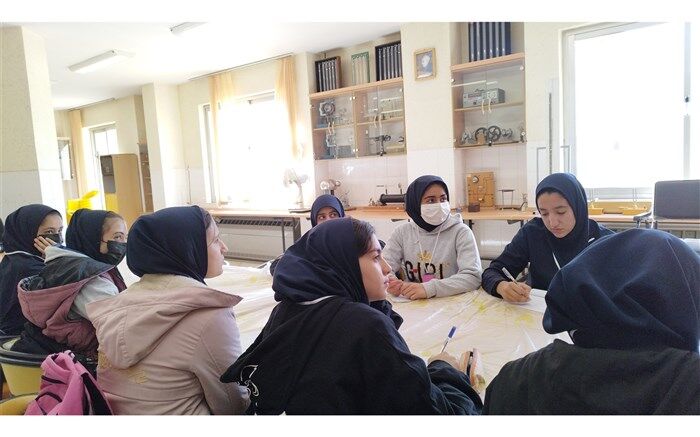 در یک ماه گذشته ۱۱۰۰ دانش آموز از آزمایشگاه های مرکز تحقیقات معلمان استفاده کرده اند