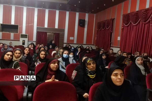 جلسه آموزش خانواده ویژه اولیا دانش‌آموزان در محمودآباد