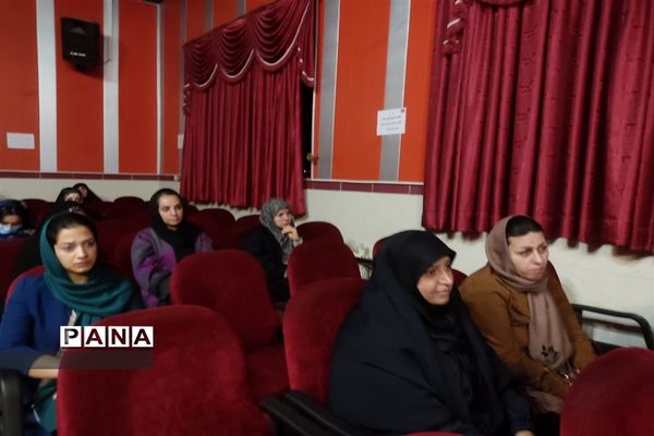 جلسه آموزش خانواده ویژه اولیا دانش‌آموزان در محمودآباد