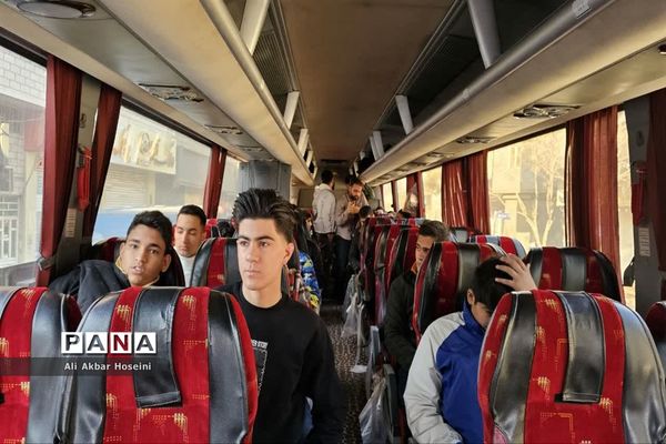 آیین بدرقه ۲۲۰ دانش‌آموز پسر شهرستان ورامین به اردوی راهیان نور