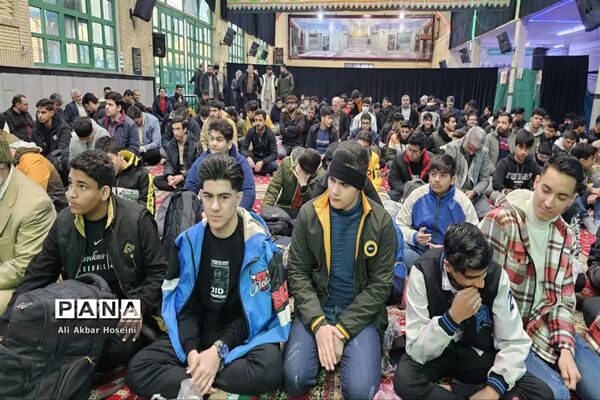 آیین بدرقه ۲۲۰ دانش‌آموز پسر شهرستان ورامین به اردوی راهیان نور