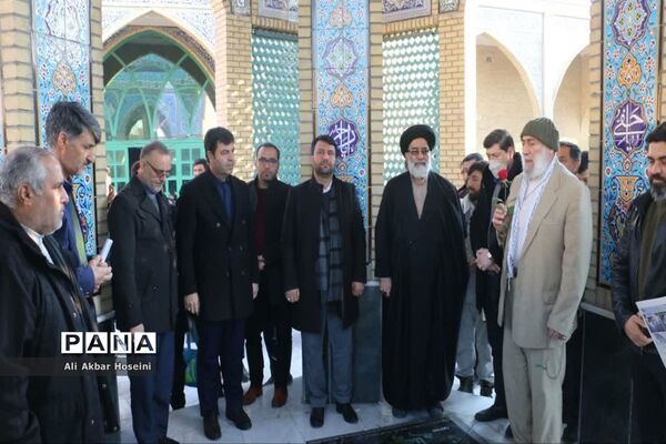 گل باران مزار شهدای گمنام شهرستان ورامین