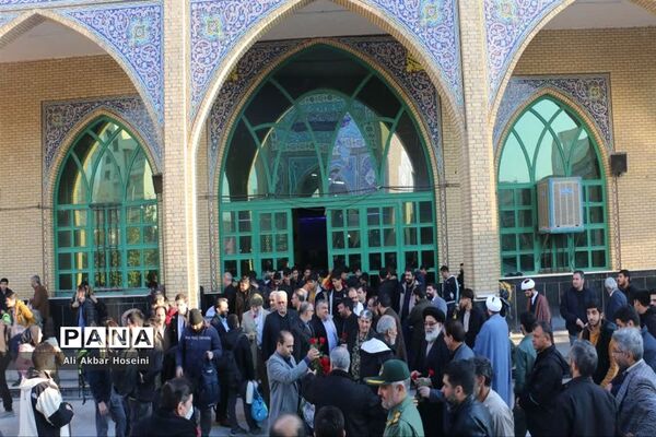 گل باران مزار شهدای گمنام شهرستان ورامین