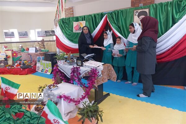 جشن دهه فجر در آموزشگاه صدیقه‌کبری شهرستان فیروزکوه