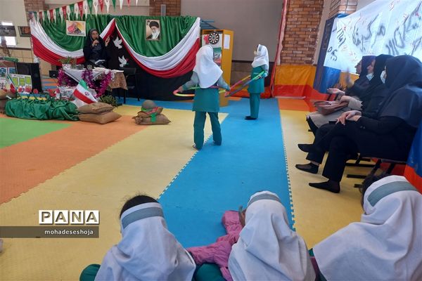 جشن دهه فجر در آموزشگاه صدیقه‌کبری شهرستان فیروزکوه