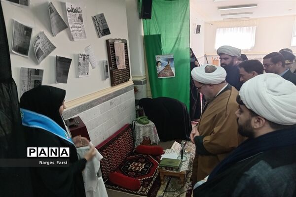 برپایی نمایشگاه «مدرسه انقلاب» در دبیرستان حضرت خدیجه(س) جعفرآباد قم