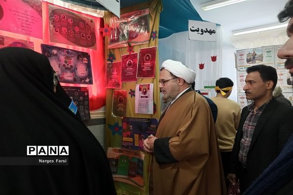 برپایی نمایشگاه «مدرسه انقلاب» در دبیرستان حضرت خدیجه(س) جعفرآباد قم