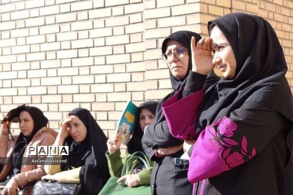 برگزاری مراسم تقدیر از دانش‌آموزان برتر و ساعی دبیرستان عترت