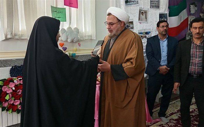 بازخوانی تاریخ معاصر ایران از ابتکارات ارزشمند نمایشگاه مدرسه انقلاب است