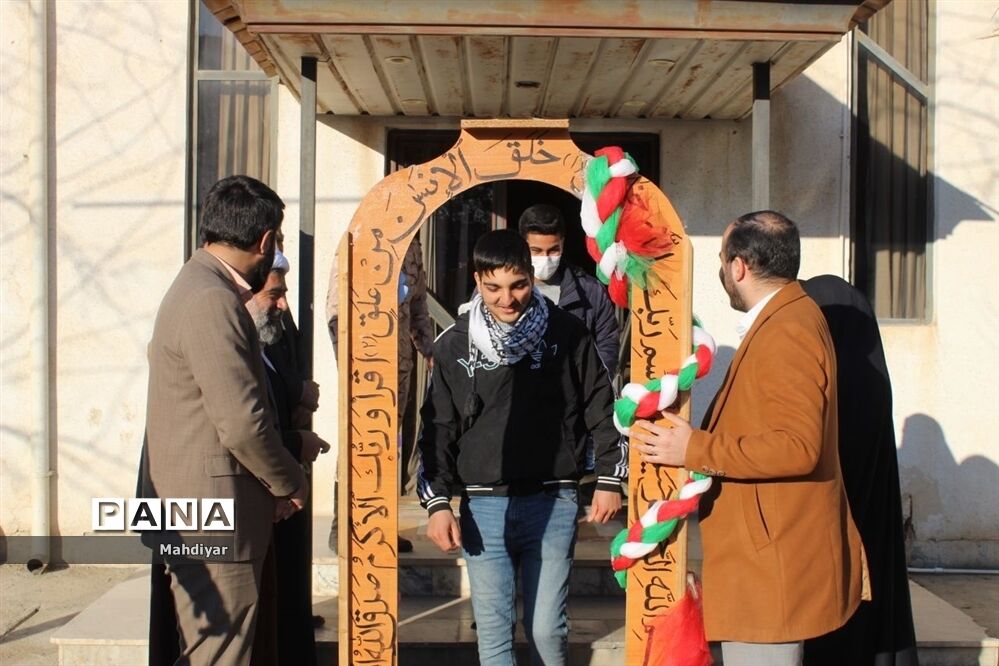 بدرقه دانش‌آموزان به اردو راهیان نور شهر جوادآباد