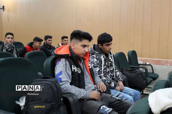 بدرقه دانش‌آموزان به اردو راهیان نور شهر جوادآباد