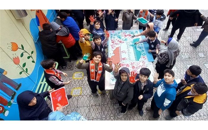 دانش‌آموزان دهه نودی در همایش یاوران انقلاب ناحیه 2 قزوین  با آرمان‌های انقلاب تجدید بیعت کردند/ فیلم