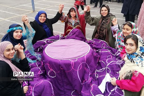 بازارچه کار و فناوری در دبیرستان ولیعصر (عج) ناحیه یک شهرری