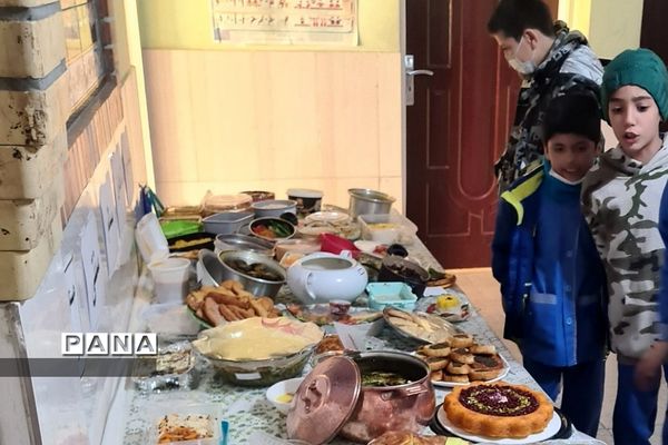 جشنواره غذای سالم در ایام دهه فجر در دبستان هموطن۲ رودهن