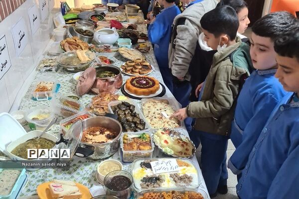 جشنواره غذای سالم در ایام دهه فجر در دبستان هموطن۲ رودهن