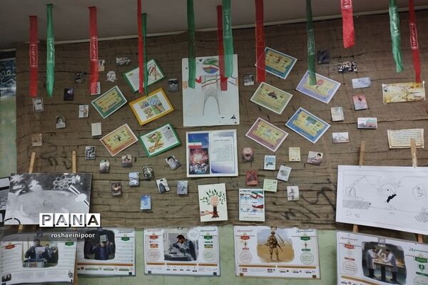 افتتاحیه نمایشگاه مدرسه انقلاب در دبیرستان هفده شهریور شهرستان فیروزکوه