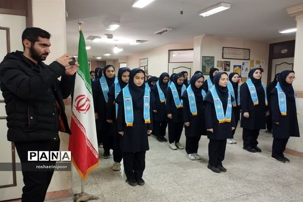 افتتاحیه نمایشگاه مدرسه انقلاب در دبیرستان هفده شهریور شهرستان فیروزکوه