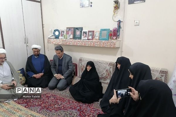 بازدید از خانواده شهید جعفری و شهیده قره داغی باحضور مسئولین صباشهر
