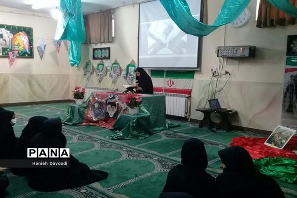 مراسم جشن دهه فجر در دبیرستان شهید برقعی یک قم