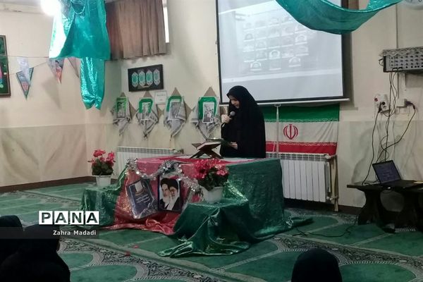 مراسم جشن دهه فجر در دبیرستان شهید برقعی یک قم