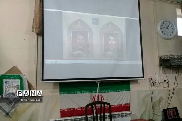 مراسم جشن دهه فجر در دبیرستان شهید برقعی یک قم