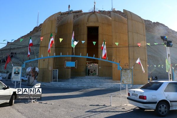 گلباران مزار شهدای قم در دهه فجر