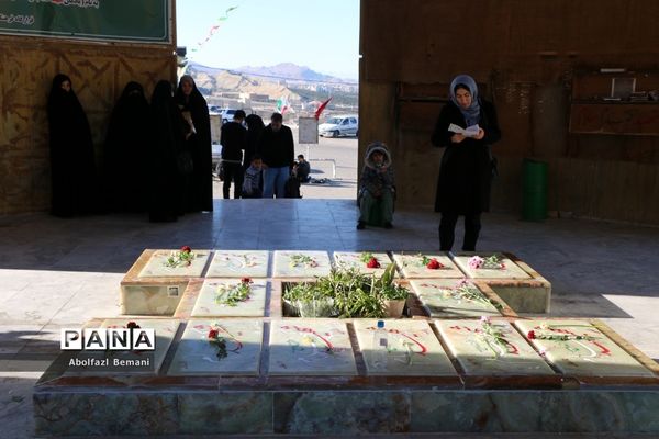 گلباران مزار شهدای قم در دهه فجر