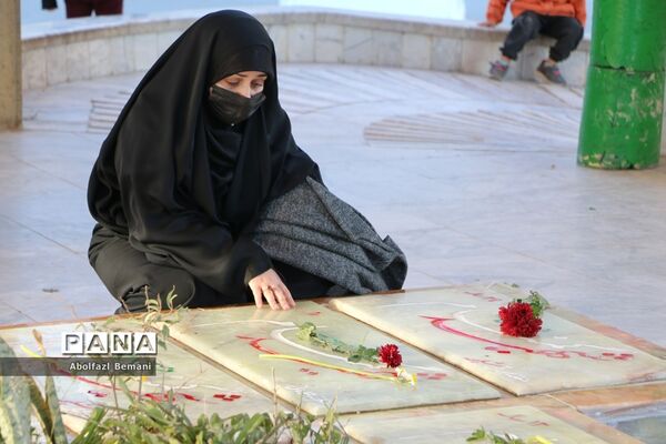 گلباران مزار شهدای قم در دهه فجر