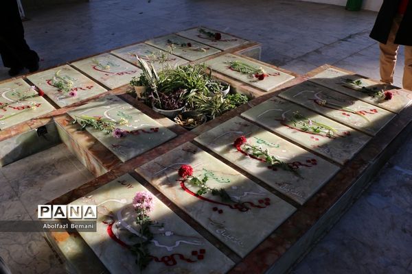 گلباران مزار شهدای قم در دهه فجر