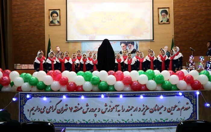 برگزاری جشن پیروزی انقلاب توسط دانش آموزان