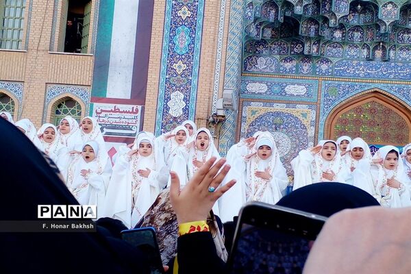 نخستین اجرای سرود «فرمانده مهدی» در مسجد جمکران