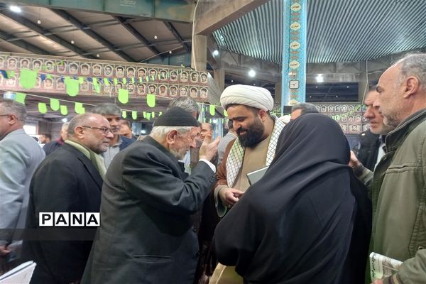 میز خدمت در نمازجمعه شهرستان قدس به‌مناسبت دهه فجر در شهرستان قدس