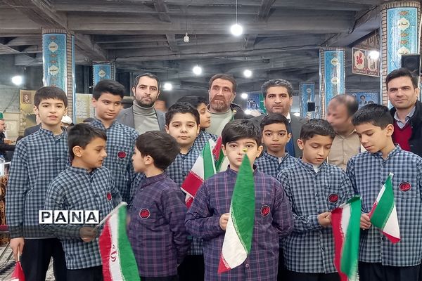 میز خدمت در نمازجمعه شهرستان قدس به‌مناسبت دهه فجر در شهرستان قدس