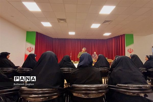 بازدید دانش‌آموزان دبیرستان  فرهنگ ام ابیها (س) ناحیه ۵  از مرکز فرهنگی و موزه دفاع مقدس