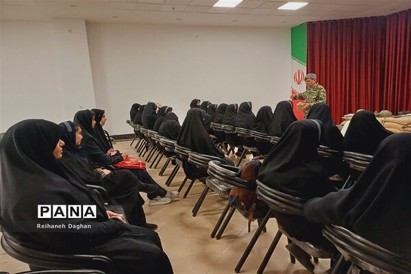بازدید دانش‌آموزان دبیرستان  فرهنگ ام ابیها (س) ناحیه ۵  از مرکز فرهنگی و موزه دفاع مقدس