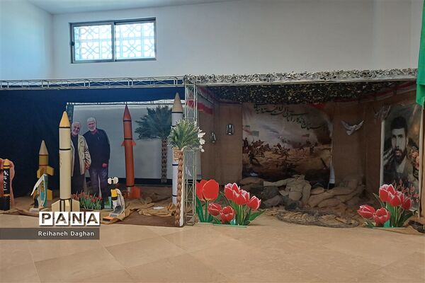 بازدید دانش‌آموزان دبیرستان  فرهنگ ام ابیها (س) ناحیه ۵  از مرکز فرهنگی و موزه دفاع مقدس