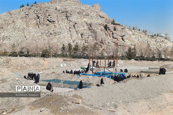 بازدید دانش‌آموزان دبیرستان  فرهنگ ام ابیها (س) ناحیه ۵  از مرکز فرهنگی و موزه دفاع مقدس