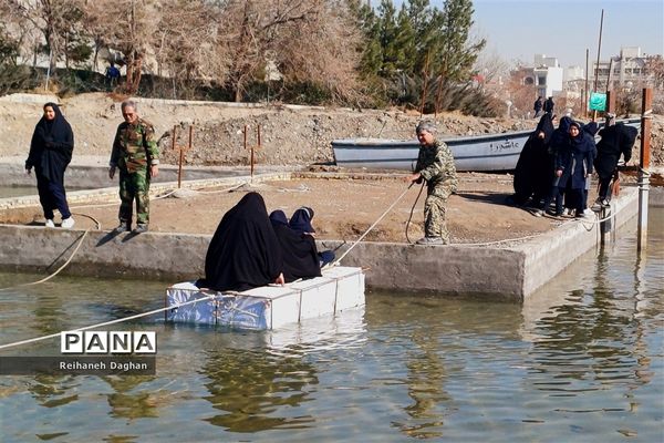 بازدید دانش‌آموزان دبیرستان  فرهنگ ام ابیها (س) ناحیه ۵  از مرکز فرهنگی و موزه دفاع مقدس