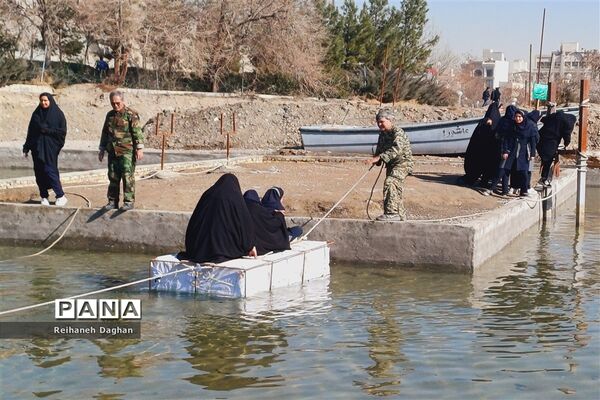 بازدید دانش‌آموزان دبیرستان  فرهنگ ام ابیها (س) ناحیه ۵  از مرکز فرهنگی و موزه دفاع مقدس