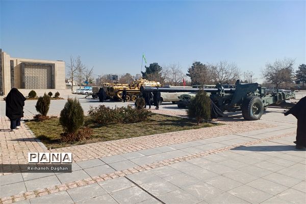 بازدید دانش‌آموزان دبیرستان  فرهنگ ام ابیها (س) ناحیه ۵  از مرکز فرهنگی و موزه دفاع مقدس