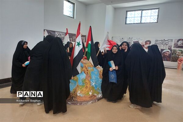 بازدید دانش‌آموزان دبیرستان  فرهنگ ام ابیها (س) ناحیه ۵  از مرکز فرهنگی و موزه دفاع مقدس