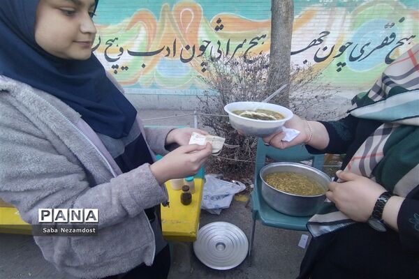 برگزاری بازارچه کسب و کار در مدرسه امجدی  ناحیه ۵ مشهد