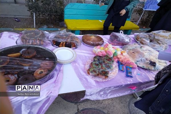 برگزاری بازارچه کسب و کار در مدرسه امجدی  ناحیه ۵ مشهد