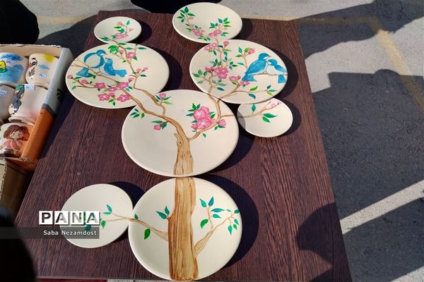 برگزاری بازارچه کسب و کار در مدرسه امجدی  ناحیه ۵ مشهد